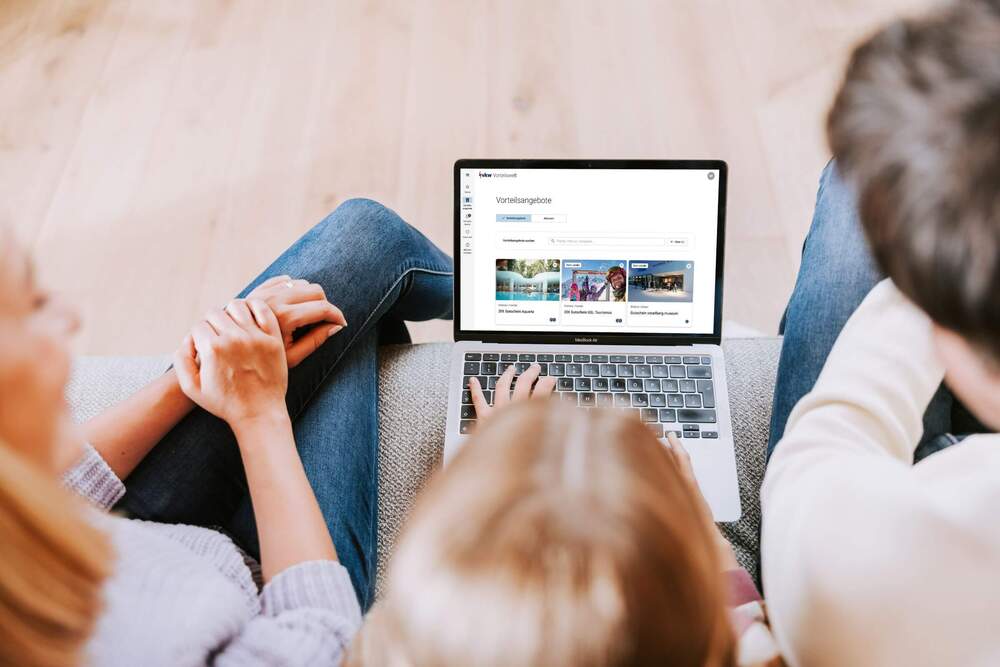 vorteilswelt-laptop-couch-familie